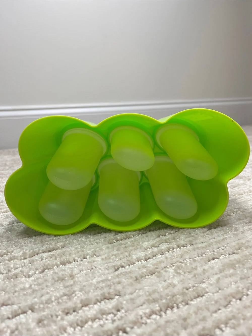 Zoku Classic Pop Molds 6 Easy-Release  Popsicle Molds with Sticks and Drip Guard